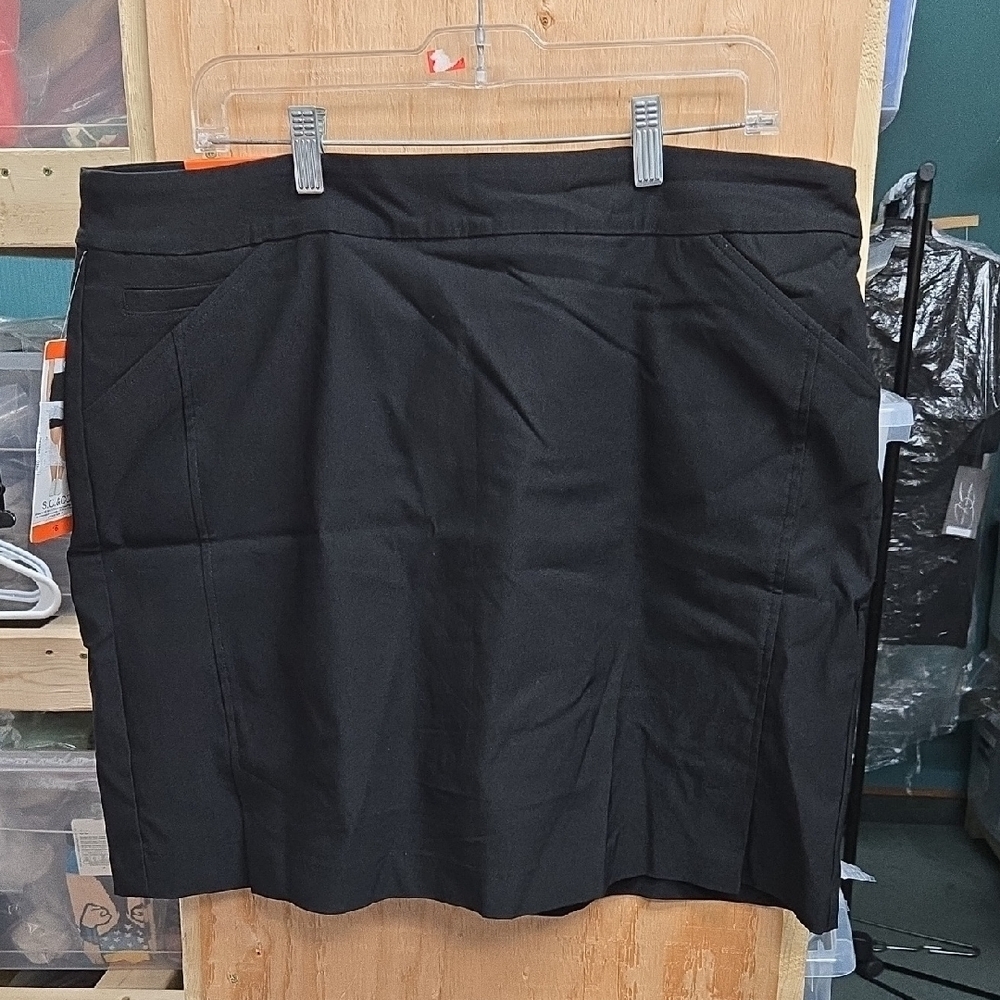 S.C. & CO. Size 4 Black Pull On Tummy Control Skort